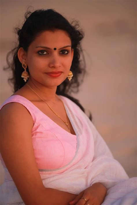 Manjima Mohan Saree Saree Hot And Sexy Photoshoot Komoiyo