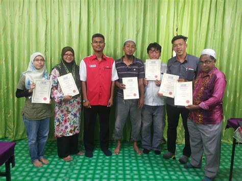 Topik pertama yang perlu diperbincangkan ialah keselamatan. ASAS PENGURUSAN KESELAMATAN TRAFIK DI TAPAK BINA (14-15/6 ...