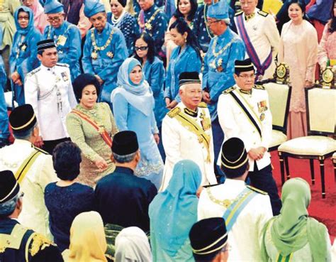 To sultan nazrin, my beloved sultan perak. Gallery: Enthronement of Sultan of Perak Sultan Nazrin ...