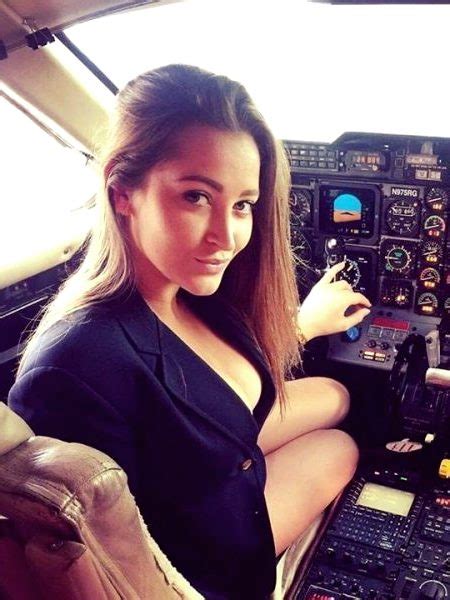 Dani Daniels ने अभिनेत्री बनने के बाद पूरा किया पायलट बनने का सपना
