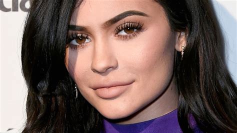 the real reason kylie jenner s twitter request has fans seeing red