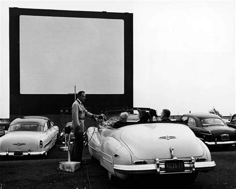 The Days Of The Drive In Movie Theaters Through Rare Photographs 1930