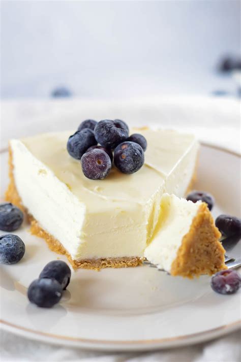 Buttery graham cracker crust, dense and creamy cream cheese filling, and tart and tangy sour cream topping. 6 Inch Cheesecake Recipes Philadelphia : Mini No Bake ...