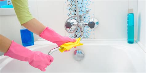 How To Clean Your Bathtub Use The Best 8 Ways To Save Time