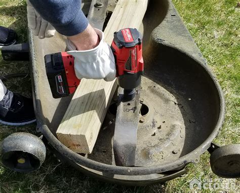 How To Change The Blades On A Riding Mower