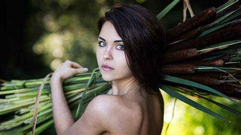 Model Bamboo Girl Depth Of Field Bare Shoulders Girl Outdoors