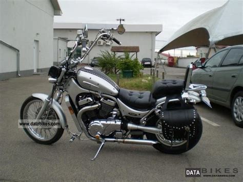 The suzuki intruder 800 model is a custom / cruiser bike manufactured by suzuki. 2004 Suzuki Intruder 800 - Moto.ZombDrive.COM