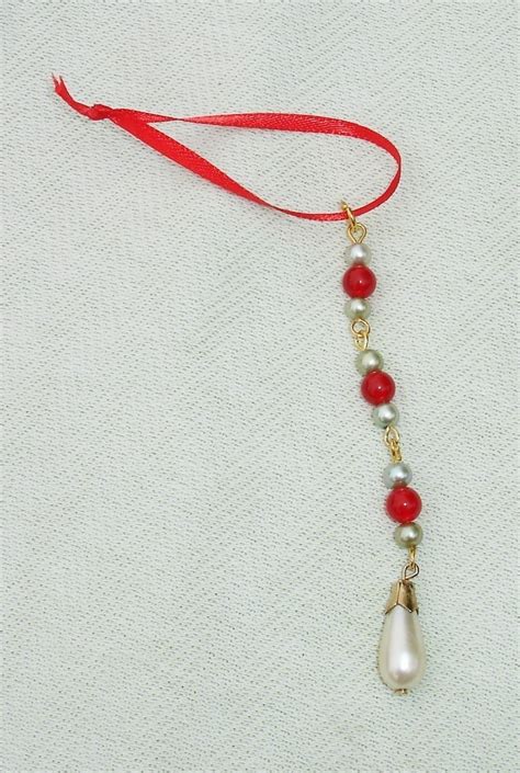Beaded Holiday Icicles · An Icicle · Version By Harmoneescreations