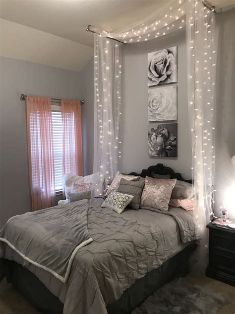 Beautiful Shabby Chic Bedroom Ideas To Take In Consideration Pallet Bed With Lights Bed Lights