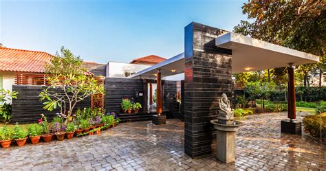 Luxurious Spacious Farm House Design By Kumar Moorthy And Associates