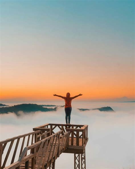 Bukit panguk kediwung jogja menawarkan kedindahan sunrise di atas awan. Bukit Panguk Kediwung Mangunan Bantul, Jogja | Seputar Wisata