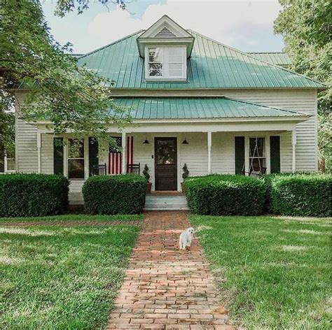 Cedar Winds Farmhouse For Sale In Tennessee Hooked On Houses