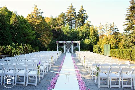 The new york chinese scholars garden, a walled garden built in 1998 at the snug harbor cultural center and botanical garden. New York Botanical Garden Wedding Photos | Emily & Jeremy