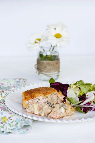 This species of fish originates in the warm water climates of asia, mostly vietnam. FISH CAKE DE SALMON CON SALSA MUSELINA CON ALCAPARRAS ...