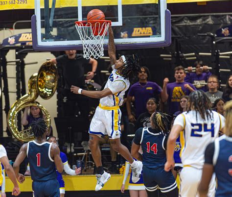 Iowa headed back to state basketball tournament - American Press