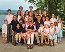 Mitt Romney Family Photo 2018 : Mitt Romney Fast Facts - Four children ...