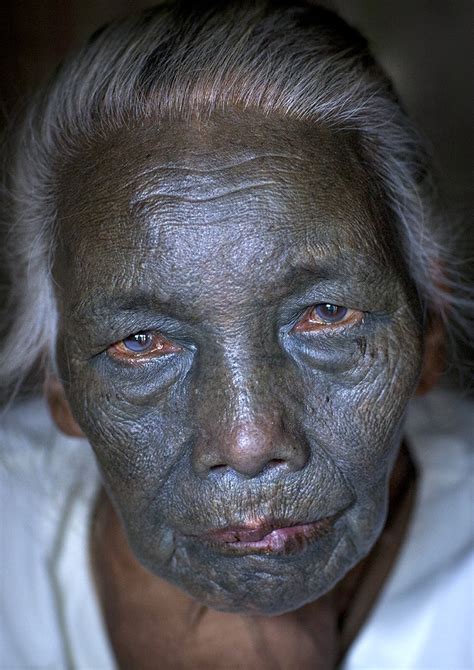 Would you like to write a review? Tribal Chin Woman From U Pu Tribe With Tattoo On The Face ...
