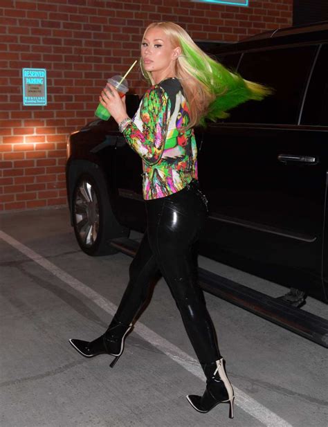 Iggy Azalea Shows Off Her Neon Green Hair Out In New York 07202020 4 Lacelebsco