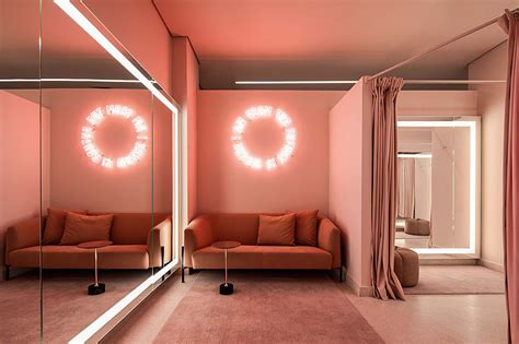 Três Lojas Com Aconchegantes Provadores Rosas Design De Iluminação De