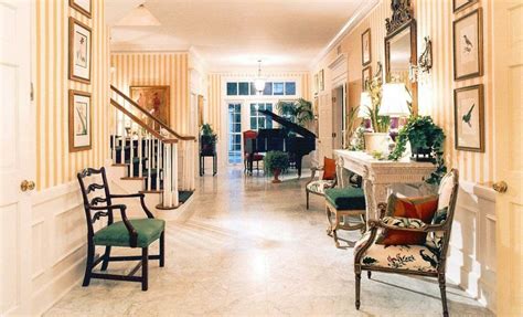 Hire An Interior Designer In Tampa Traditional Foyer 1024x621 