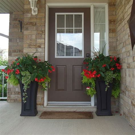 Inspiring Spring Planters Design Ideas For Front Door 11 Front Porch