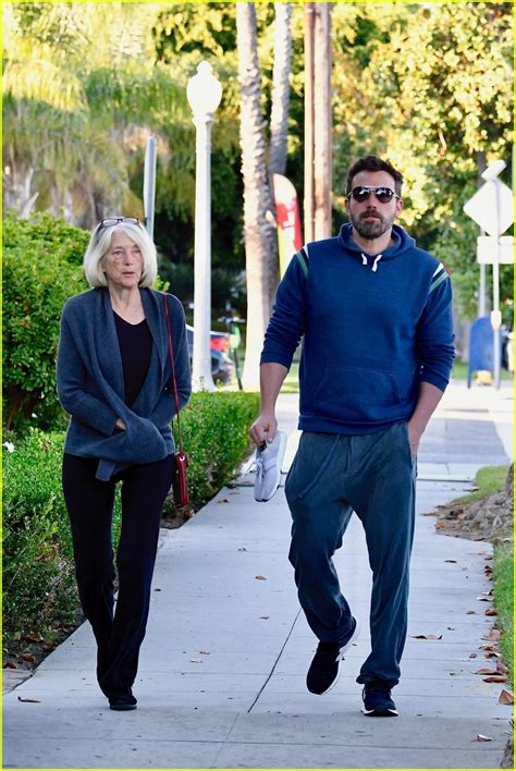 Ben Affleck And Mom Christine Boldt Enjoy A Stroll Together In Brentwood Photo 4371899 Ben