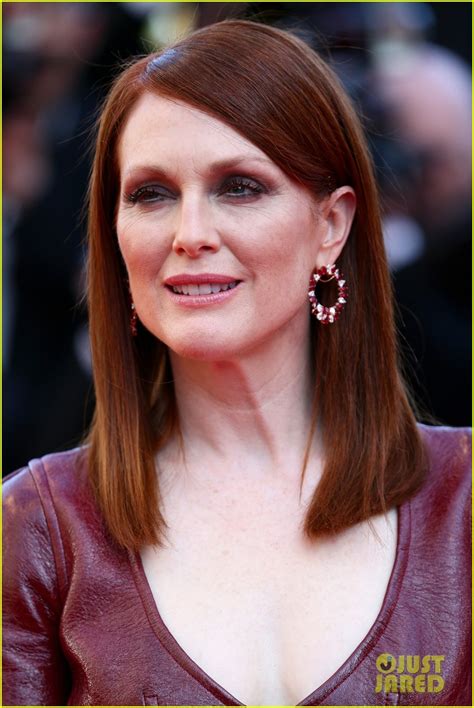 Julianne Moore As President Coin In Hunger Games Mockingjay First