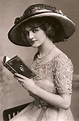21 cartões postais de 1900 mostram a beleza feminina da época | Lily ...