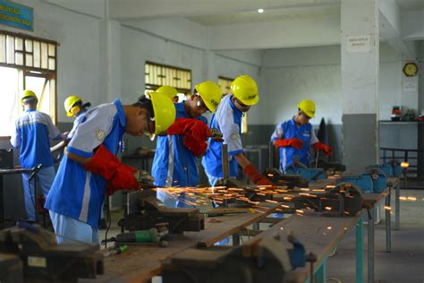 Tek Konstruksi Kapal Baja Smk Maskumambang 1 Dukun