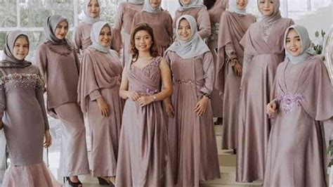 Ide Model Dress Bridesmaid Berbahan Satin Untuk Wanita Berhijab Halaman