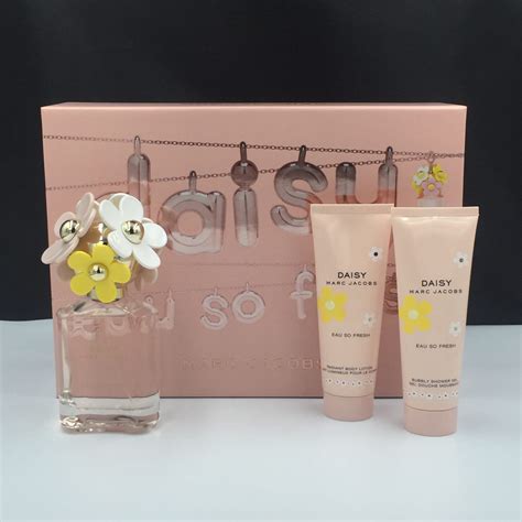 Marc Jacob Daisy Eau So Fresh Gift Set Ml Edt Spray Two Products