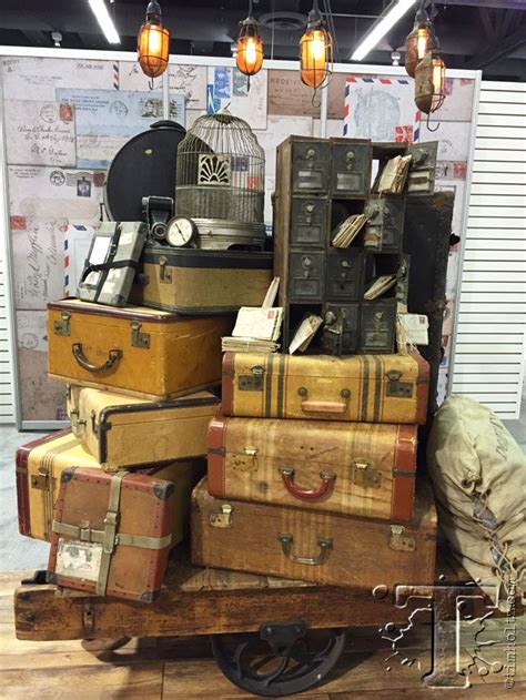 Cha2015 Idea Ology Suitcase Display Vintage Suitcases Antique