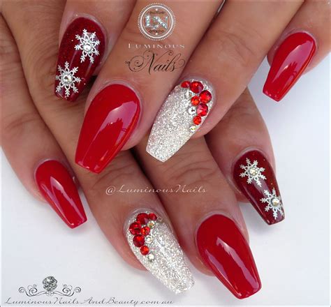 Apply top coat on all the nails. Red gel nails christmas - New Expression Nails