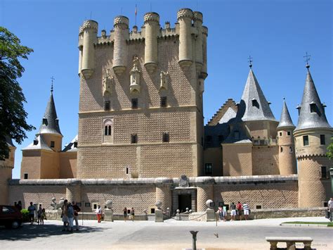 Maybe you would like to learn more about one of these? Europa: De Lisboa a Vladivostok: Alcázar de Segovia