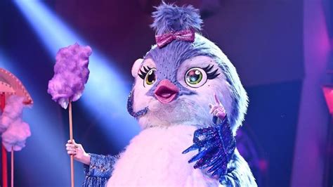 Das küken ist judith rakers. Das Küken singt 'All About That Bass' | The Masked Singer 2021