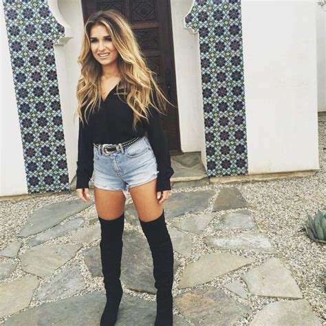 10 Times Celebs Showed Us How To Rock Our Daisy Dukes Jessie James Style Jesse James Decker