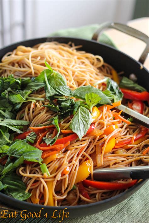 Vegetable lo mein is healthy, tasty, and very easy to make. Vegetable lo mein