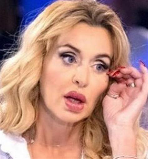 Valeria Marini In Quarantena A Casa Ho Pianto Per Settimane Intere