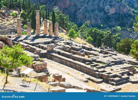 Delphi Greece Ruins Of Temple Of Apollo With Delphi Oracle Centre Of