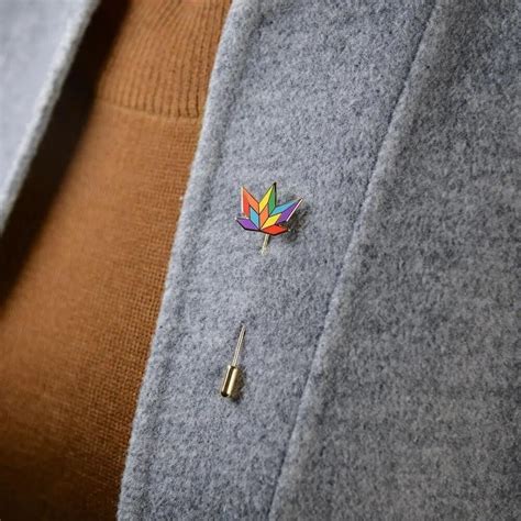 Abc Lgbt Design Rainbow Maple Leaves Pins Brooch Rainbow Metal Pin