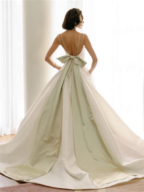 Get The Perfect Look For Your Big Day With A Stunning Wedding Dress