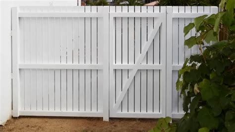 Coach bolts (5) total cost about $55nzd. How to Build a Wooden Gate | Mitre 10 Easy As DIY - YouTube