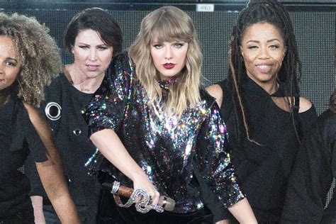 This Is How Taylor Swift Stops Her Backup Dancers From Leaking Her Music