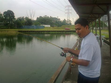 Public swimming pool in seremban (city). Pemburu Ikan: Terjah Kolam Laguna, Kelana Jaya