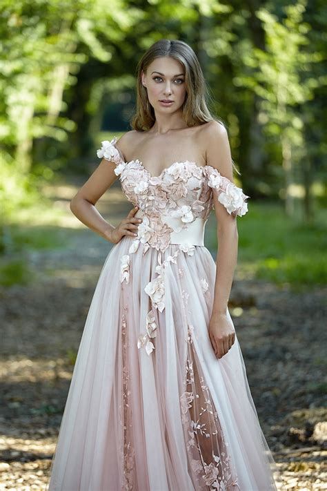 In questa sezione potrai trovare tantissimi stilisti e scegliere il vestito da sposa da indossare il. Abiti da Sposa di Stefano Blandaleone - 2020 - Matrimonio.com