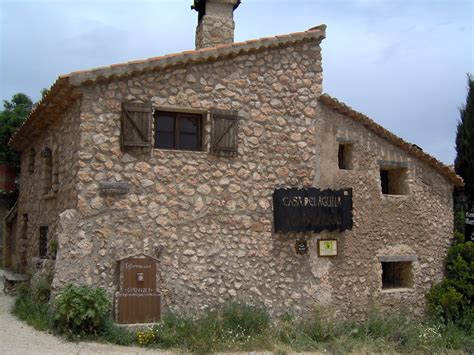 Esta localidad, situada en albacete, en la sierra de alcaraz, es famosa por encontrarse cerca del nacimiento del río mundo. Rustic House Casa del Águila, Riopar Viejo, España ...