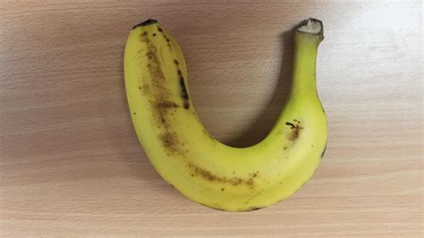 A banana bent slightly more than normal. : mildlyinteresting