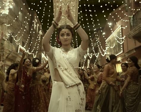 Alia Bhatts Gorgeous Look In Gangubai Kathiawadi Song Dholida Decoded India Today