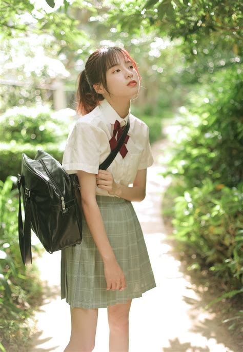 日本女高中生校服美女学生妹超短裙制服诱惑野外个人写真 27270图片大全