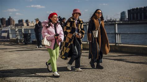 The Best Street Style Looks From New York Fashion Week Fall 2022 Chic